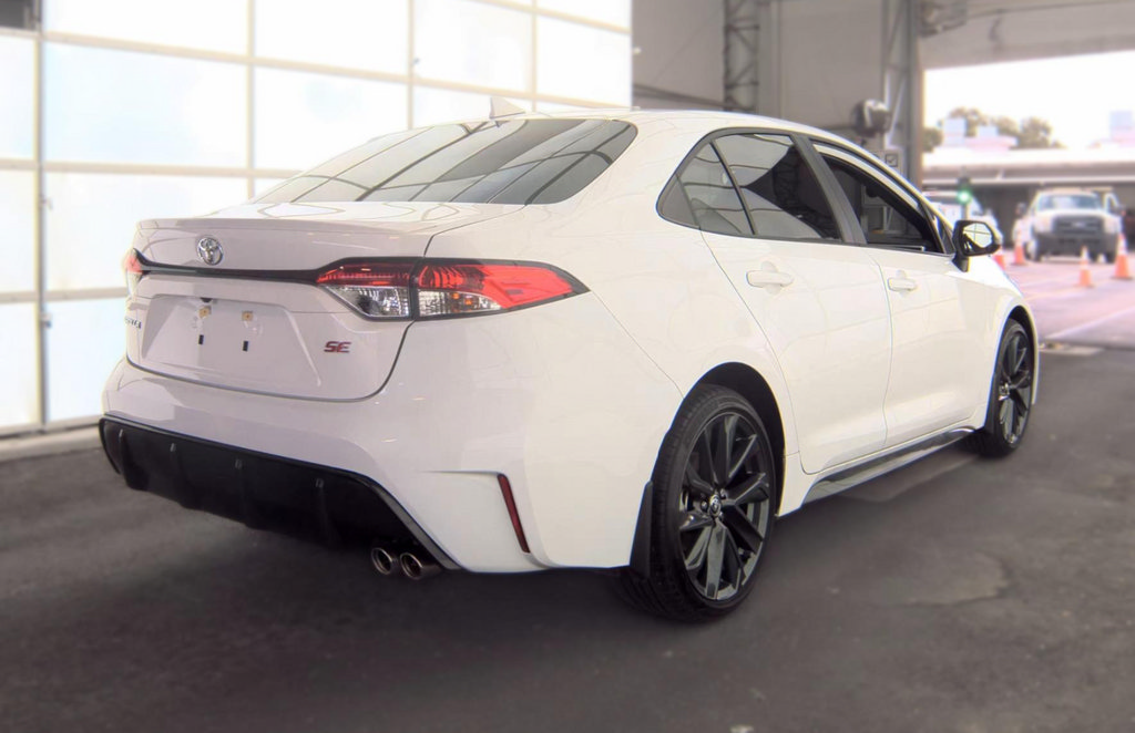 Used 2025 Toyota Corolla SE FWD image 4