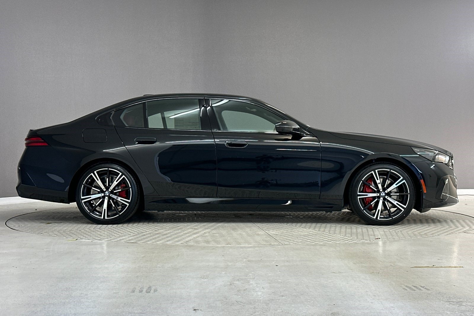 New 2027 BMW 550e xDrive AWD/4WD image 7