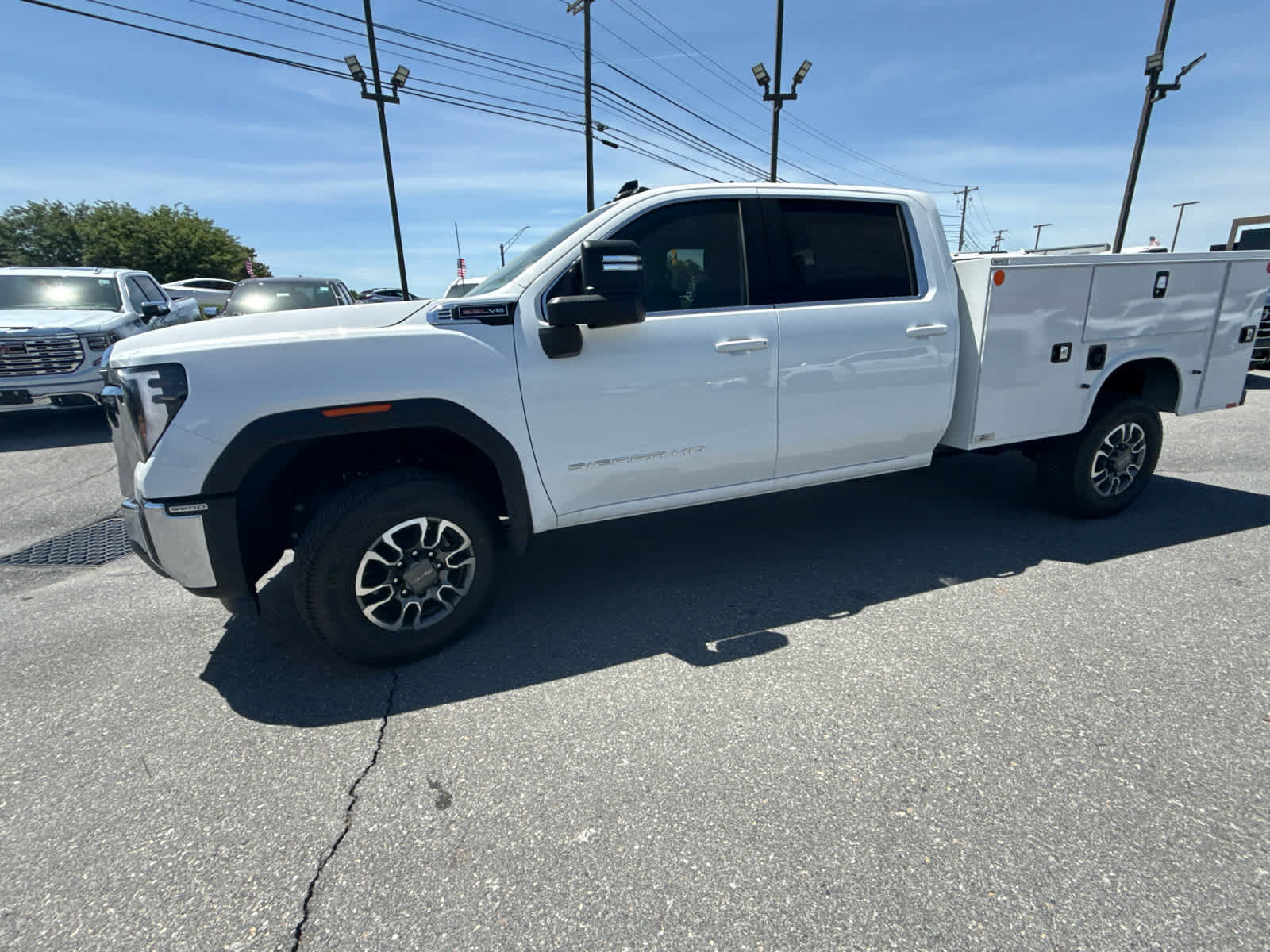 New 2026 GMC Sierra 3500 SLE w/ SLE Convenience Package AWD/4WD image 4