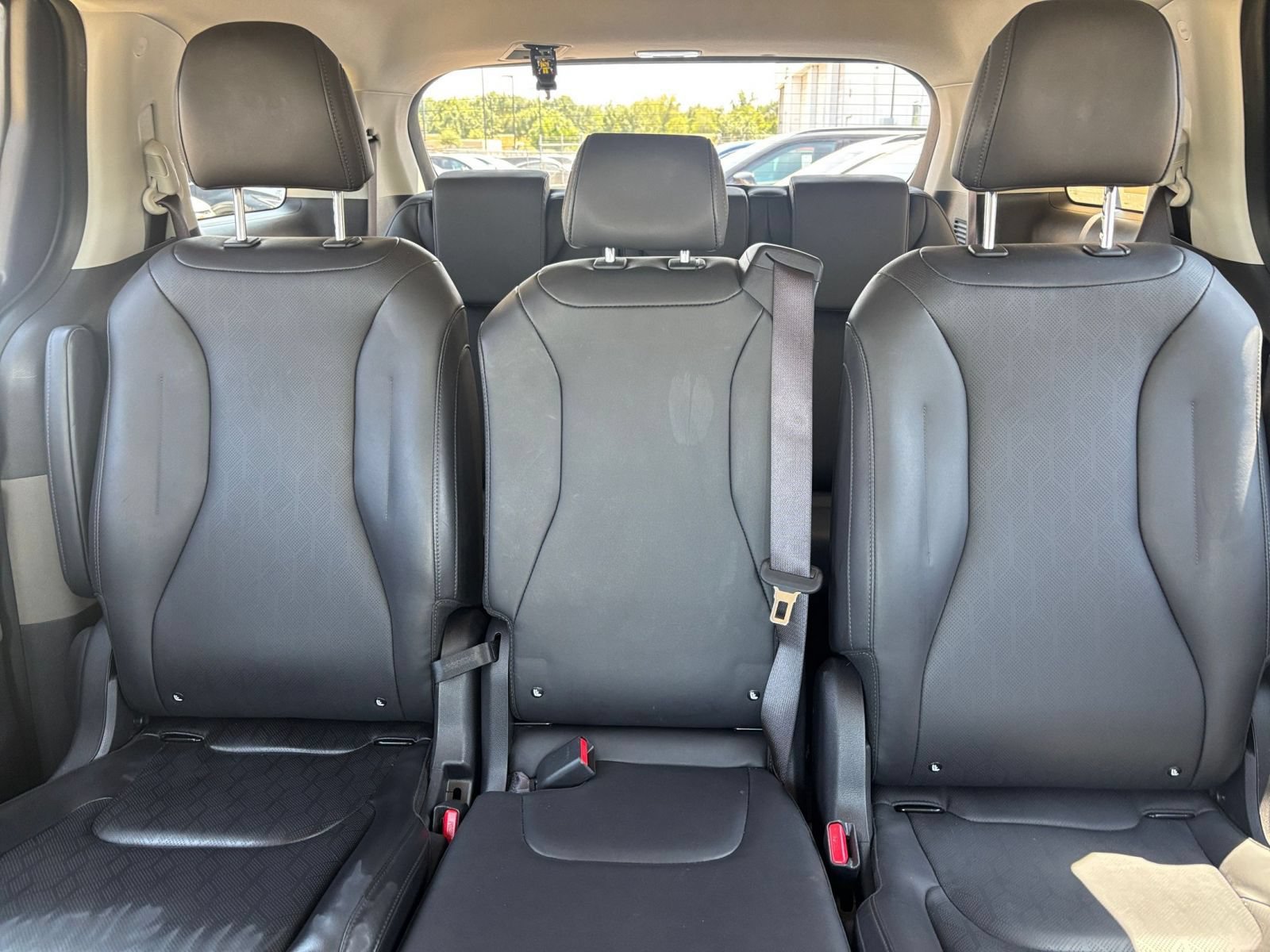 Used 2026 Kia Carnival FWD image 36