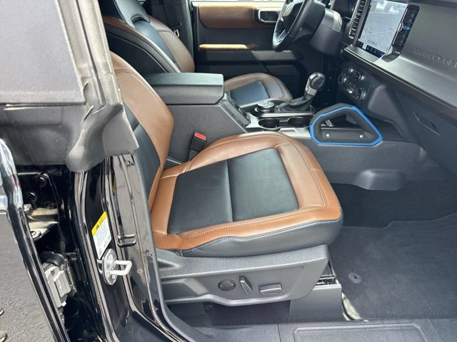 Used 2022 Ford Bronco Outer Banks AWD/4WD image 16