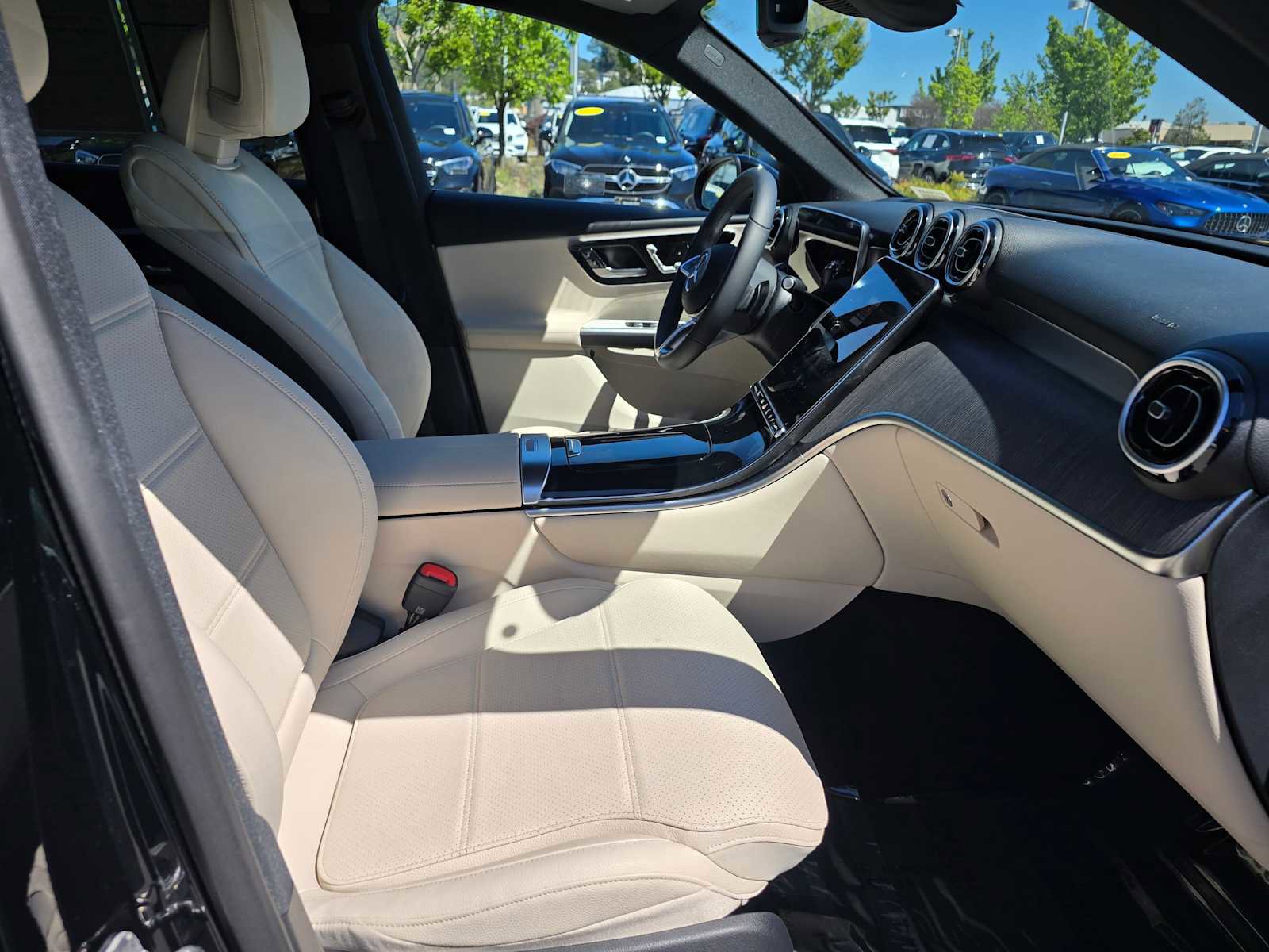 Used 2026 Mercedes-Benz GLC 300 image 12