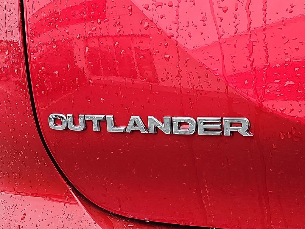 Used 2024 Mitsubishi Outlander SE image 32
