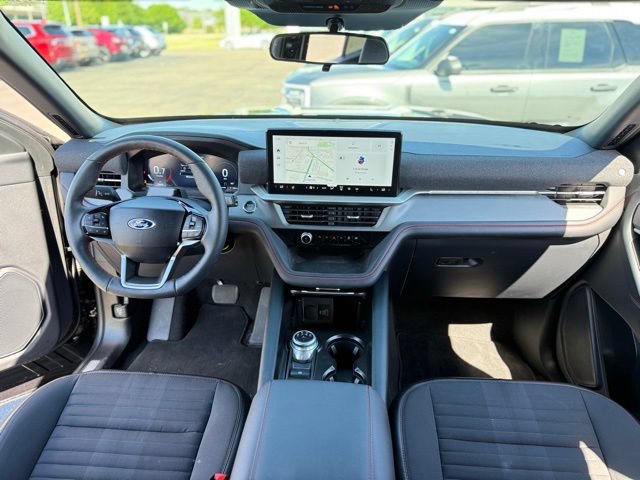 Used 2025 Ford Explorer ST-Line w/ ST-Line Street Pack AWD/4WD image 2
