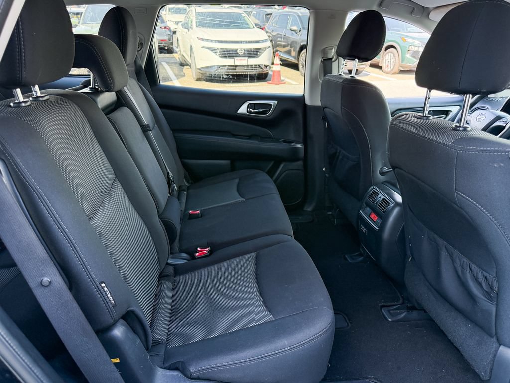 Used 2020 Nissan Pathfinder S AWD/4WD image 14