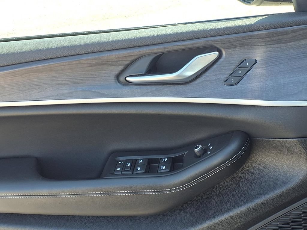 Used 2024 Jeep Grand Cherokee Limited RWD image 15