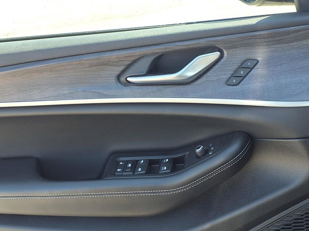 Used 2024 Jeep Grand Cherokee Limited RWD image 15