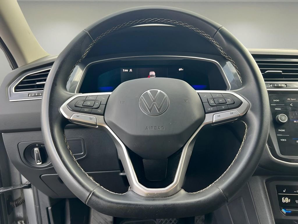 Used 2022 Volkswagen Tiguan SE image 18