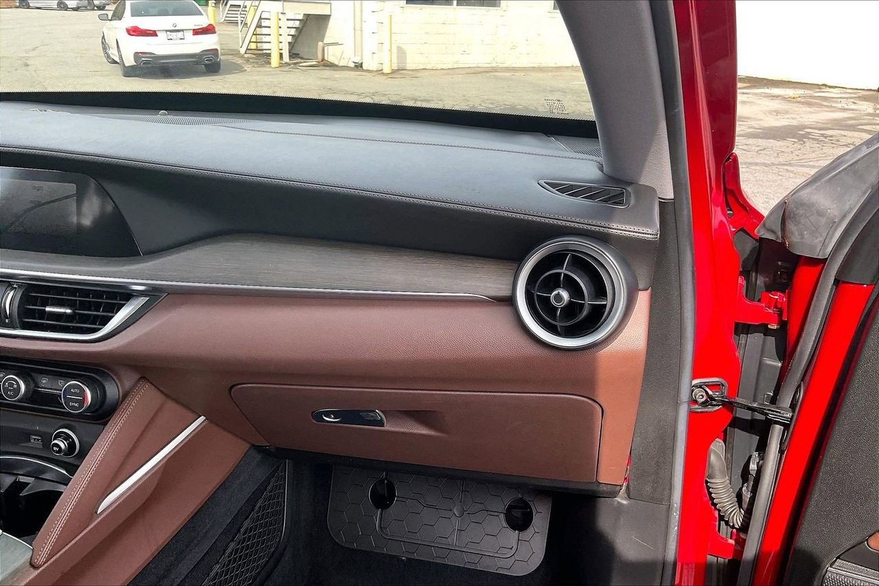 Used 2019 Alfa Romeo Stelvio Ti image 22