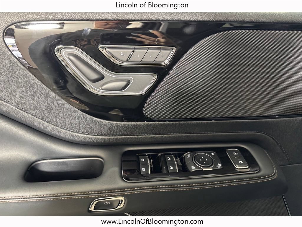 New 2026 Lincoln Aviator AWD w/ Jet Appearance Package image 28