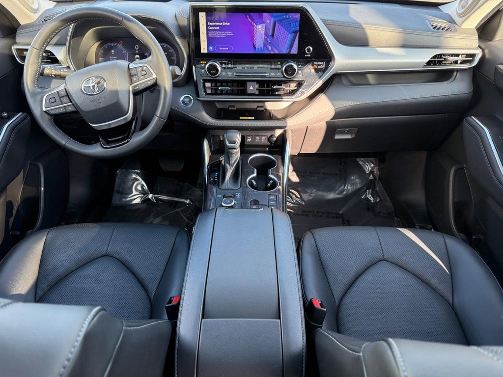 Used 2023 Toyota Highlander Platinum image 16