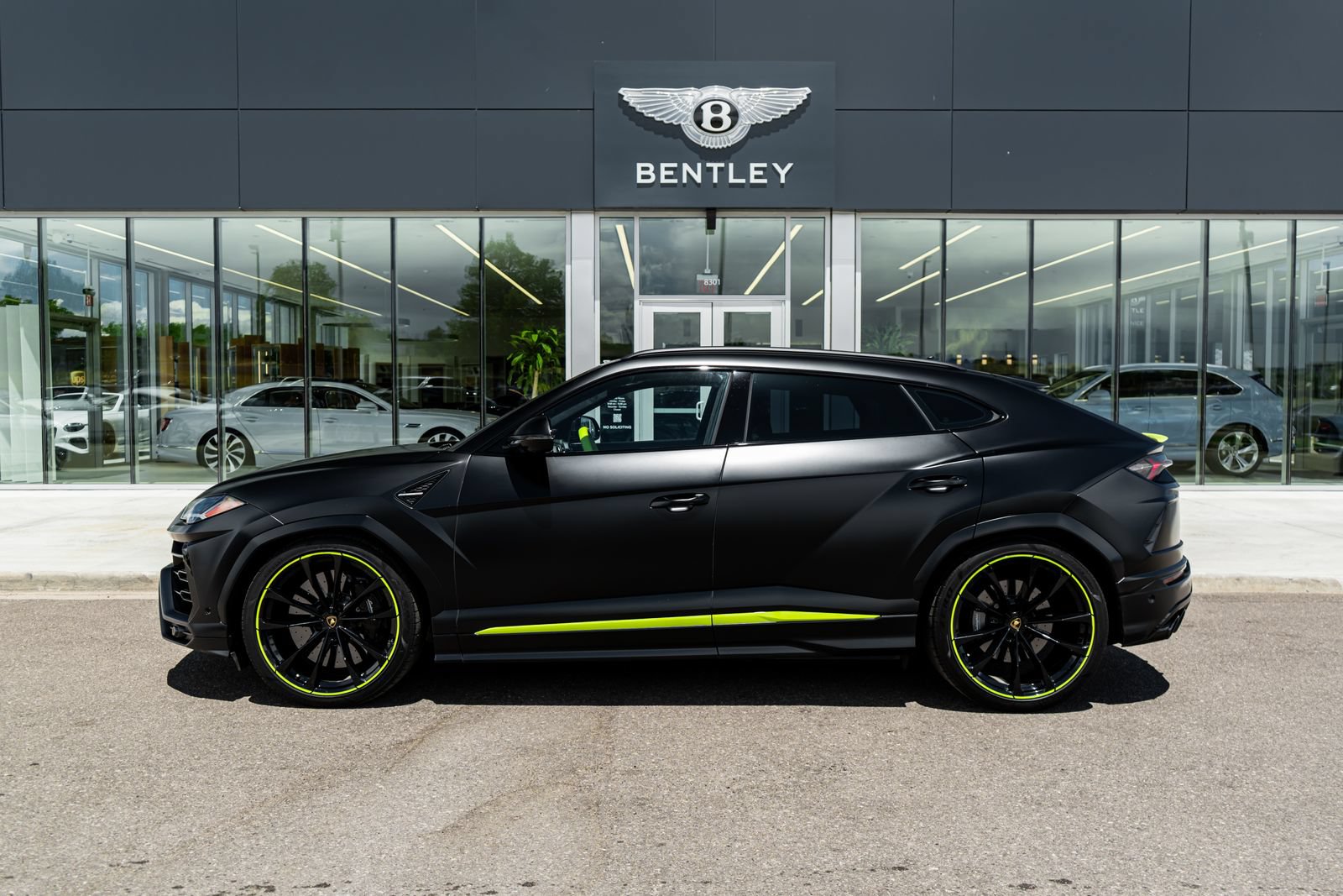 Used 2022 Lamborghini Urus AWD/4WD image 5