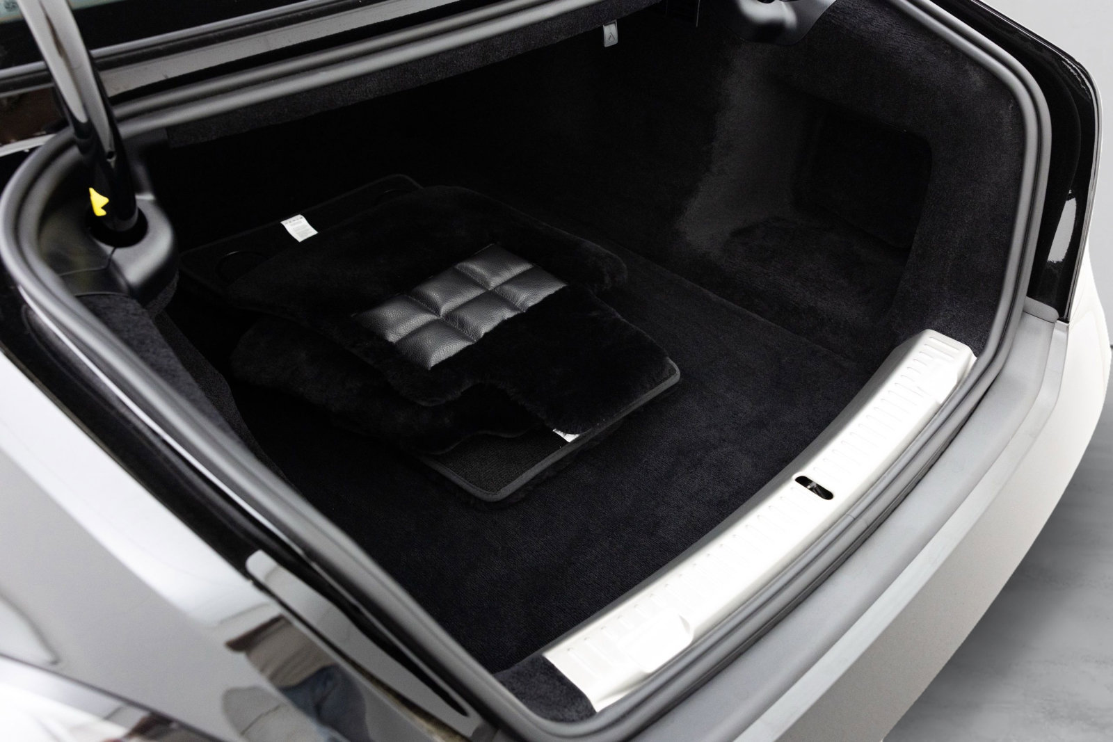 New 2027 Rolls-Royce Ghost Black Badge AWD/4WD image 19