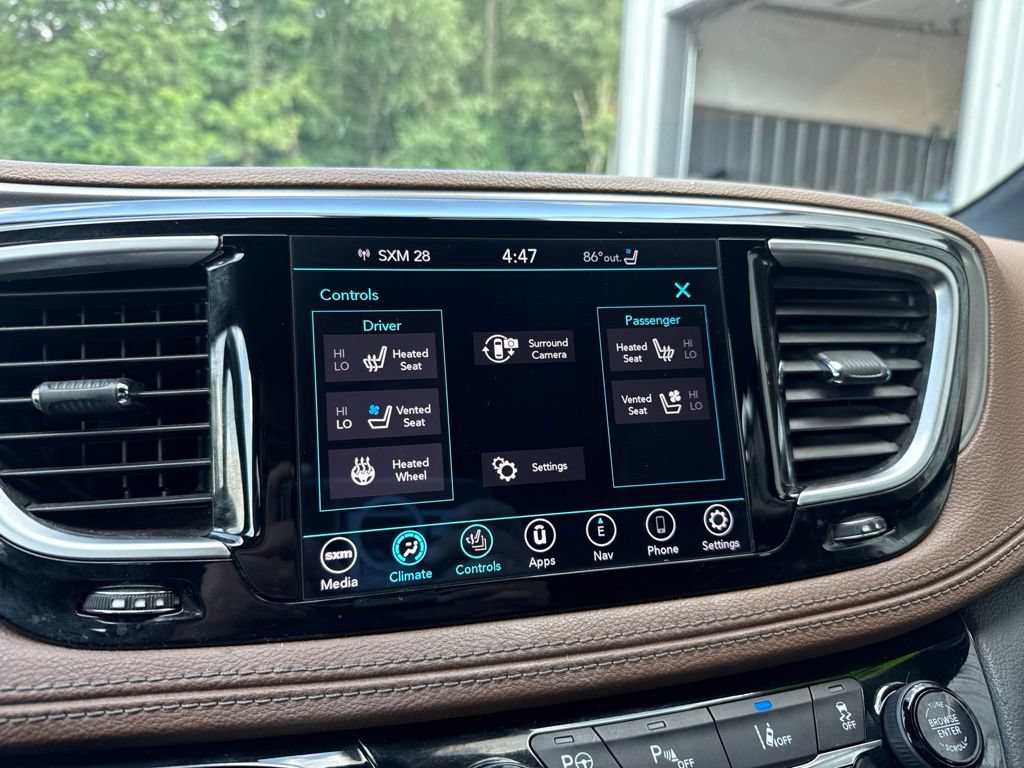 Used 2020 Chrysler Pacifica Limited w/ Advanced Safetytec Group FWD image 24