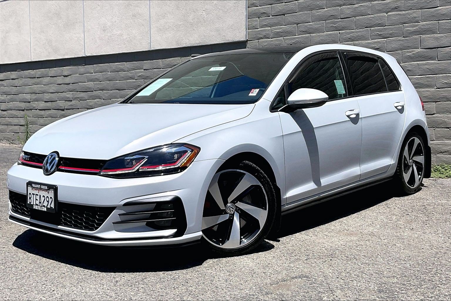 Used 2018 Volkswagen GTI SE FWD image 11