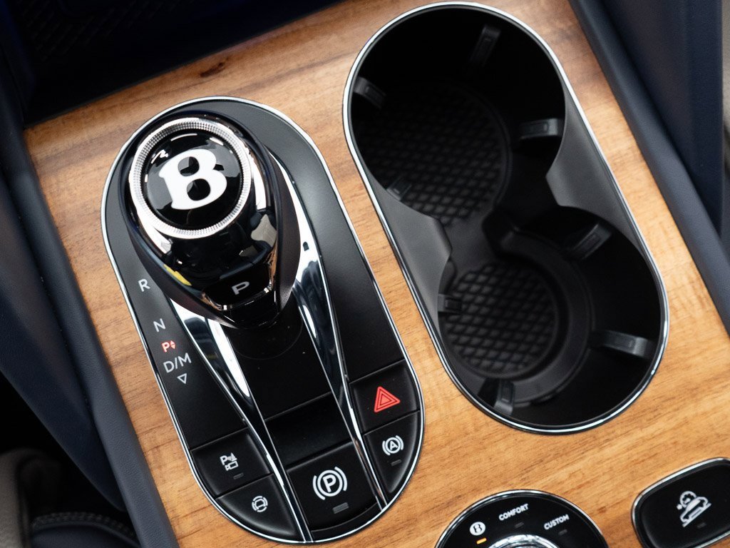 Used 2025 Bentley Bentayga image 37