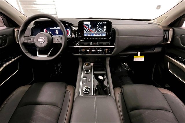 New 2025 Nissan Pathfinder Platinum image 5