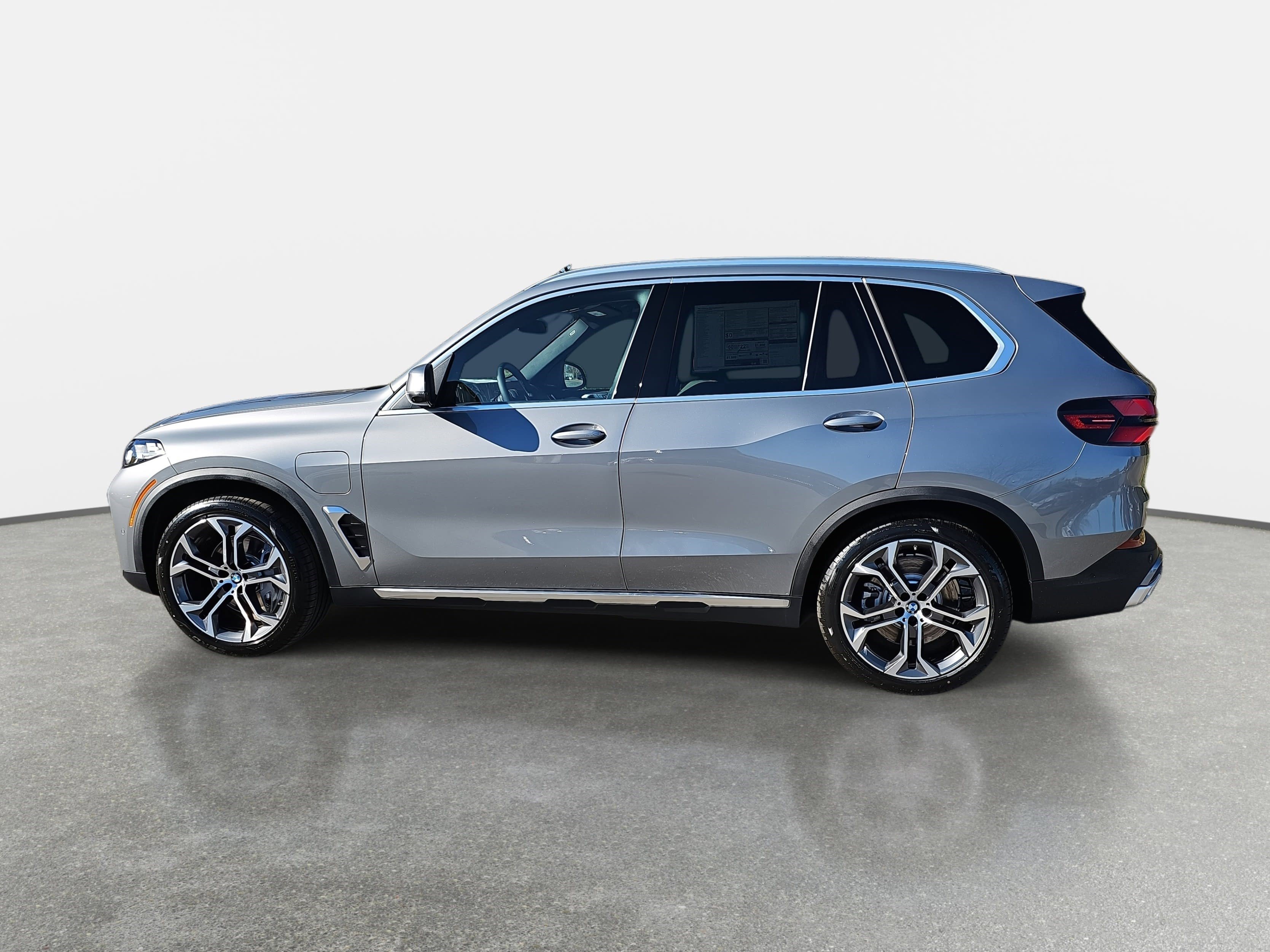 New 2026 BMW X5 xDrive50e w/ Climate Comfort Package image 8