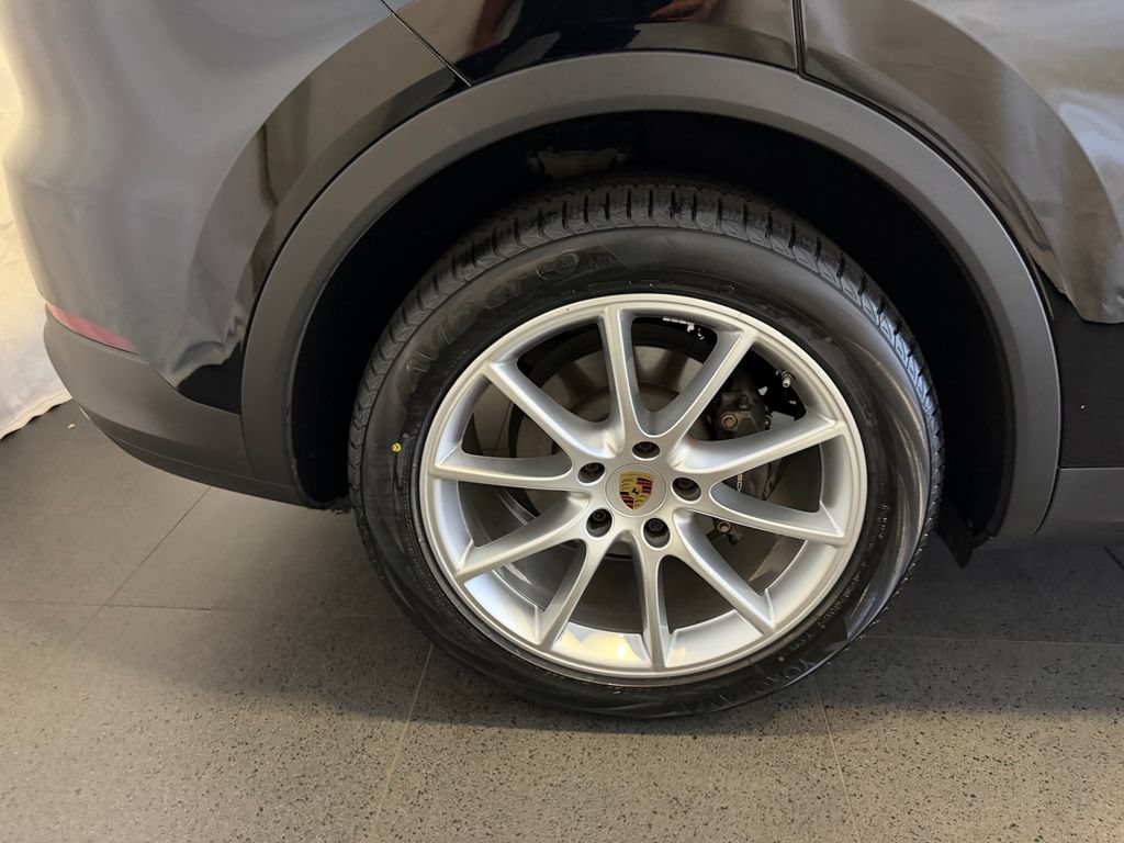 Certified 2021 Porsche Cayenne Coupe AWD/4WD image 12