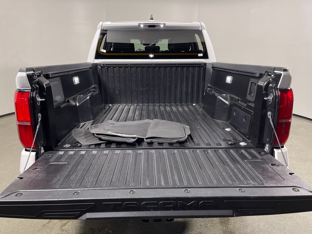 Certified 2025 Toyota Tacoma TRD Off-Road AWD/4WD image 10