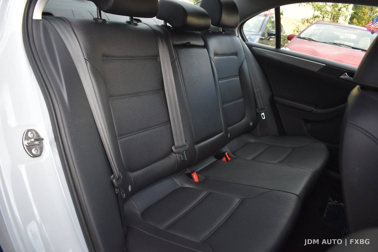 Used 2017 Volkswagen Jetta SE FWD image 15