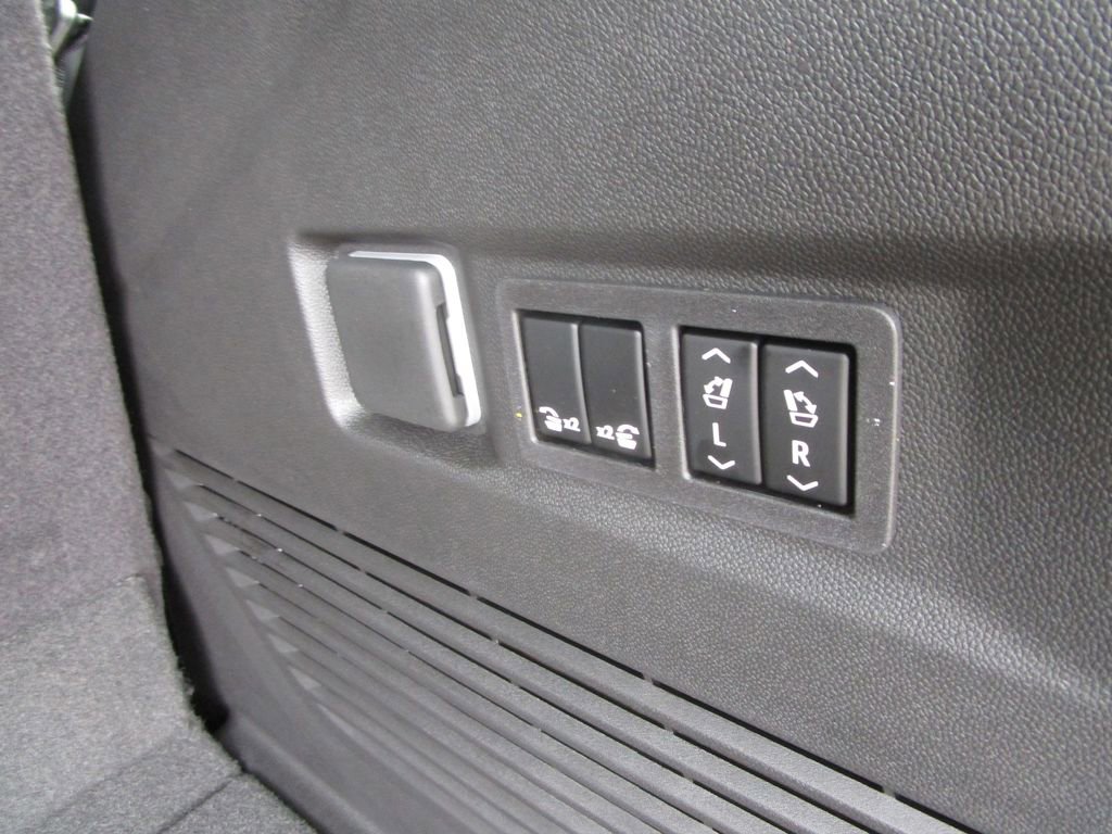 New 2026 GMC Yukon Elevation w/ Elevation Premium Package RWD image 13