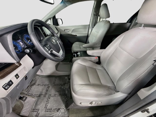Certified 2017 Toyota Sienna XLE FWD image 22
