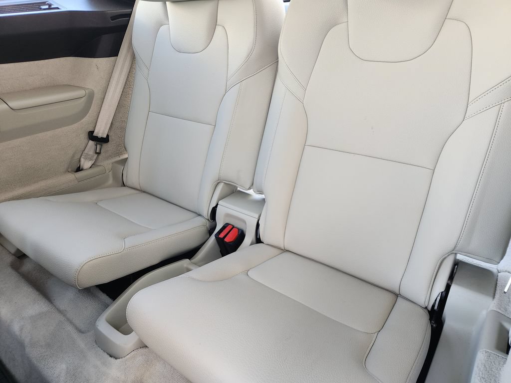 Used 2016 Volvo XC90 T6 Momentum AWD/4WD image 30