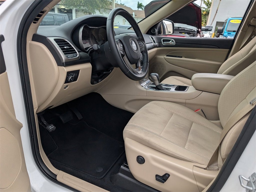 Used 2019 Jeep Grand Cherokee Laredo image 11