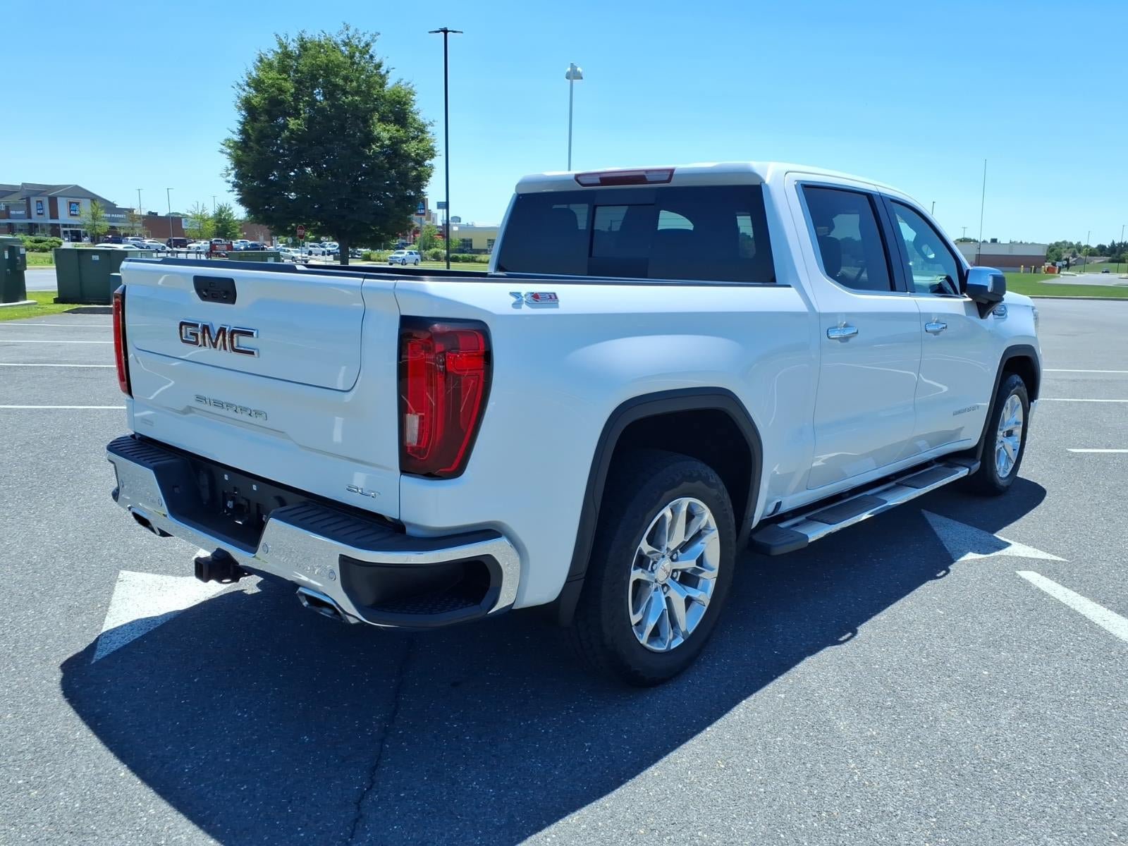 Certified 2022 GMC Sierra 1500 SLT w/ SLT Premium Plus Package AWD/4WD image 4