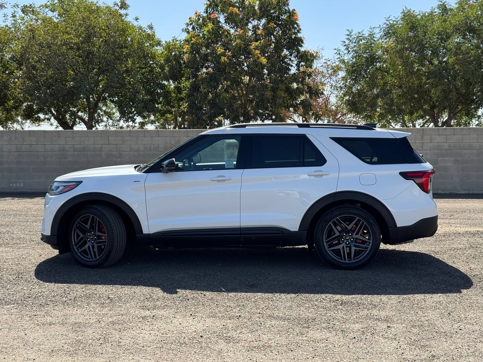 Used 2025 Ford Explorer ST-Line w/ Premium Package RWD image 6