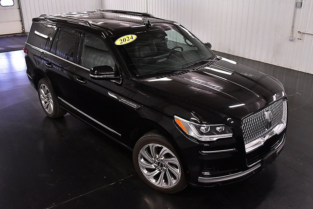 Used 2024 Lincoln Navigator Premiere image 11