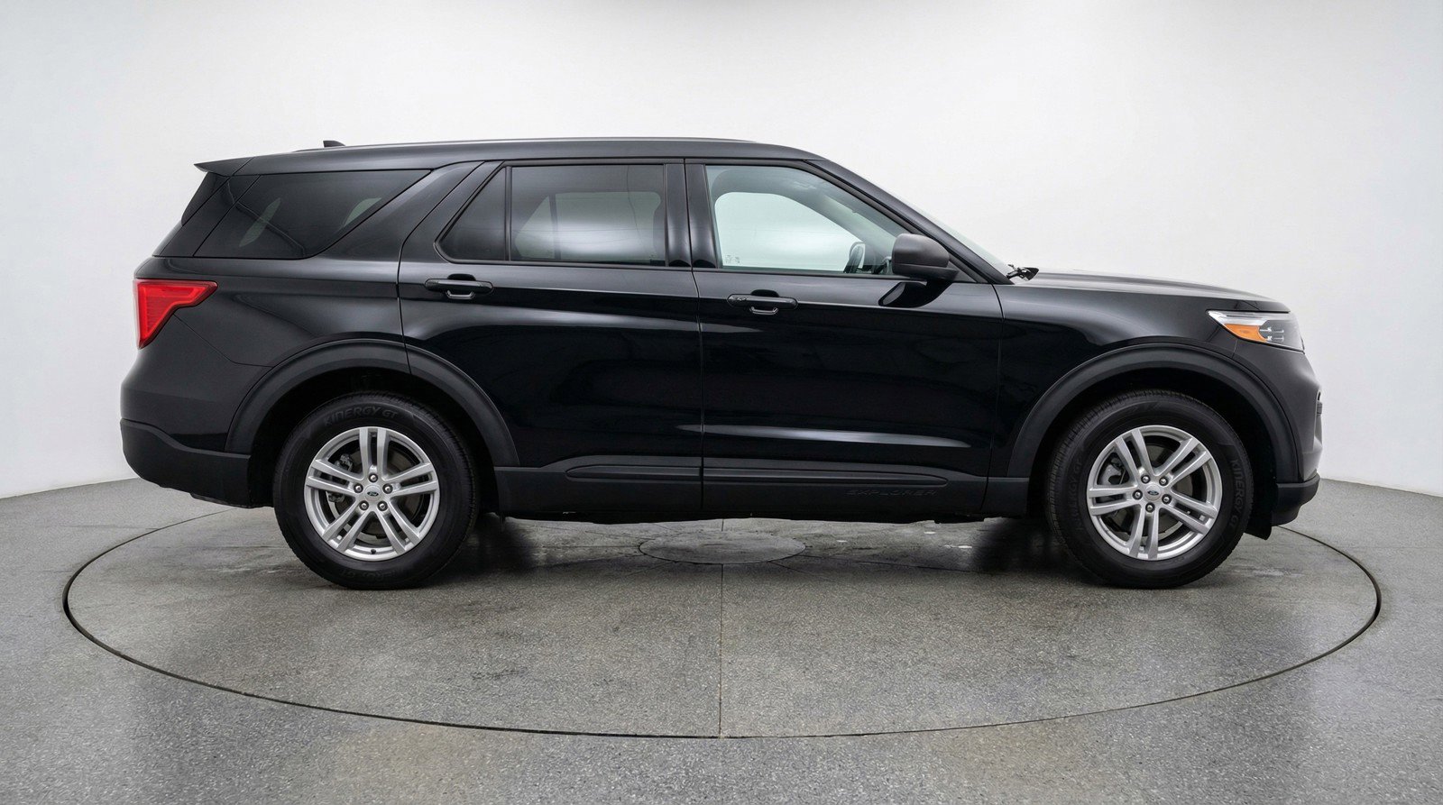Used 2024 Ford Explorer XLT w/ Equipment Group 202A RWD image 11