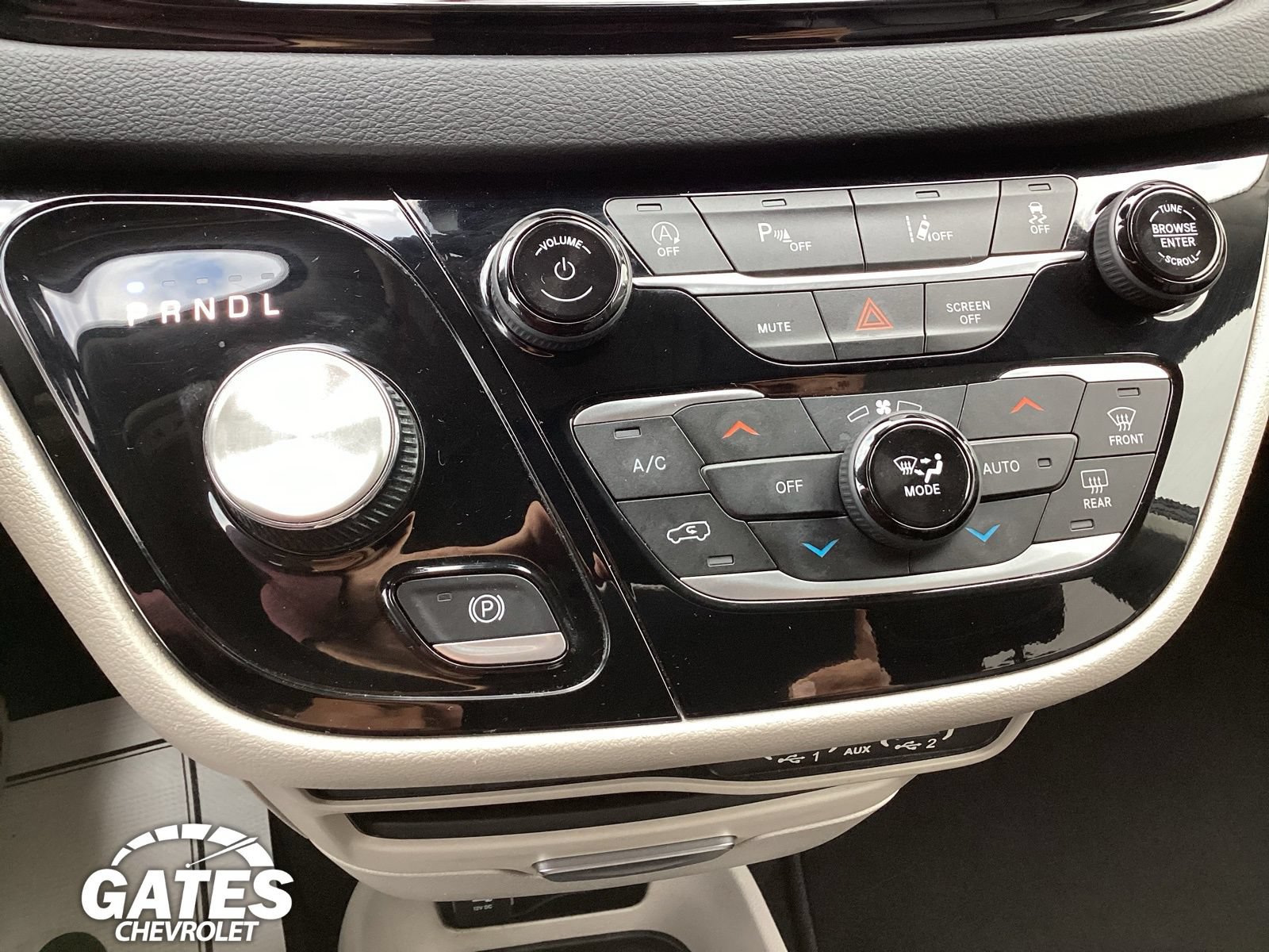 Used 2023 Chrysler Pacifica Touring-L FWD image 19