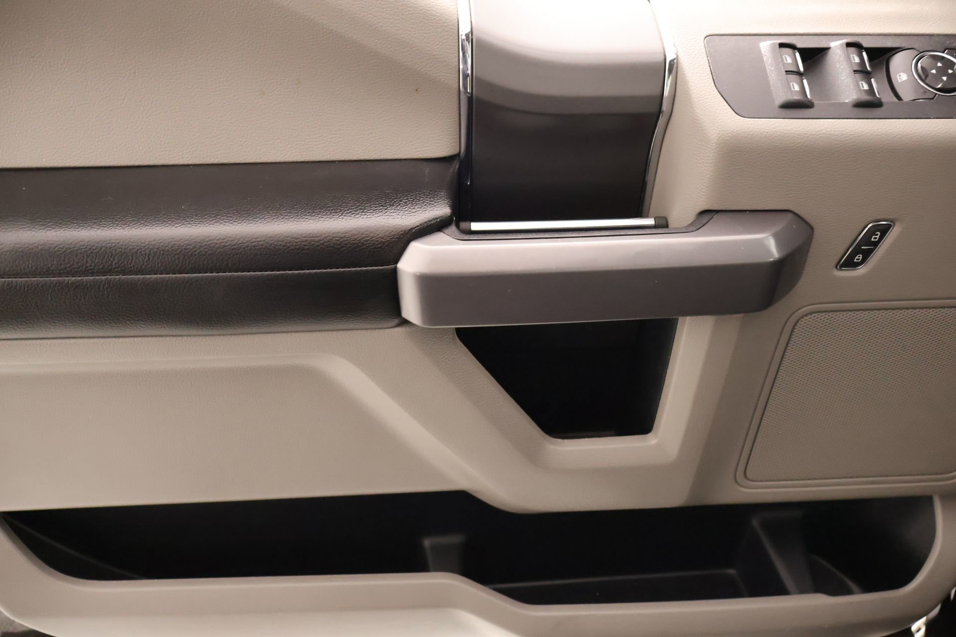 Used 2019 Ford F150 XLT w/ Equipment Group 302A Luxury RWD image 15