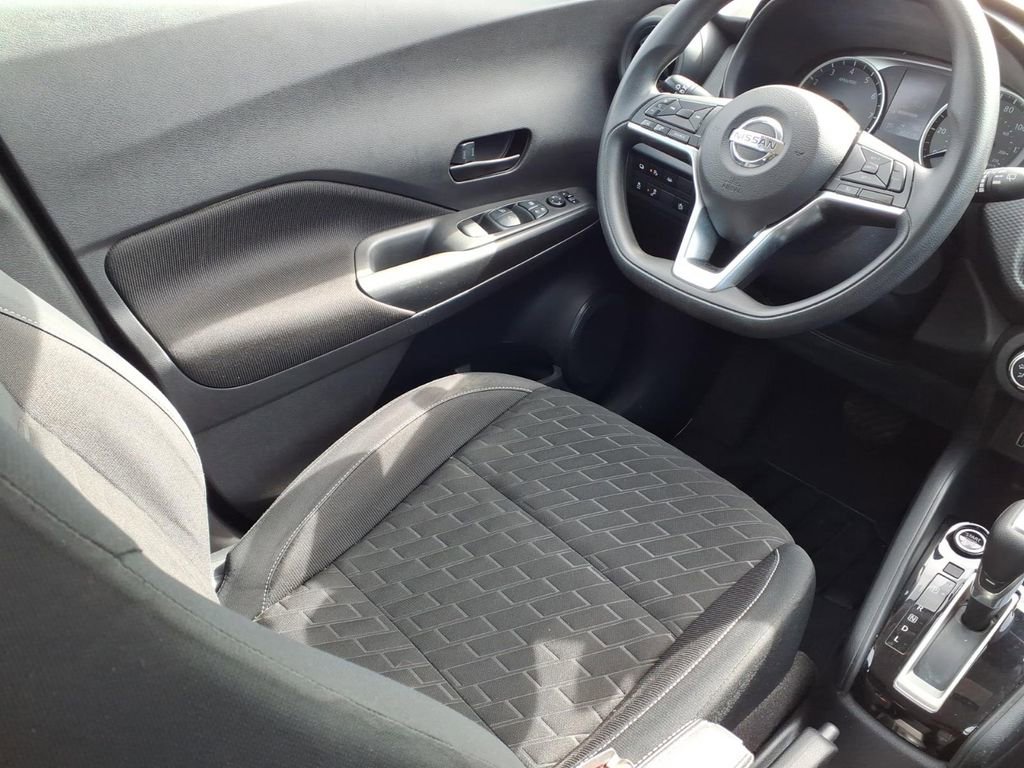 Used 2021 Nissan Kicks S image 9