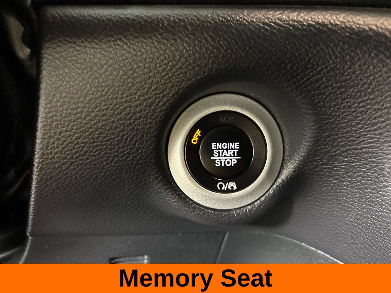 Used 2025 Chrysler Pacifica Select FWD image 16