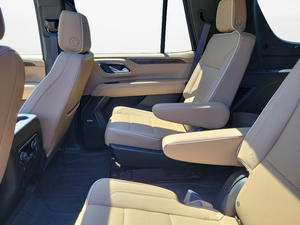 Used 2024 Chevrolet Tahoe Premier w/ Premium Package 2 AWD/4WD image 15