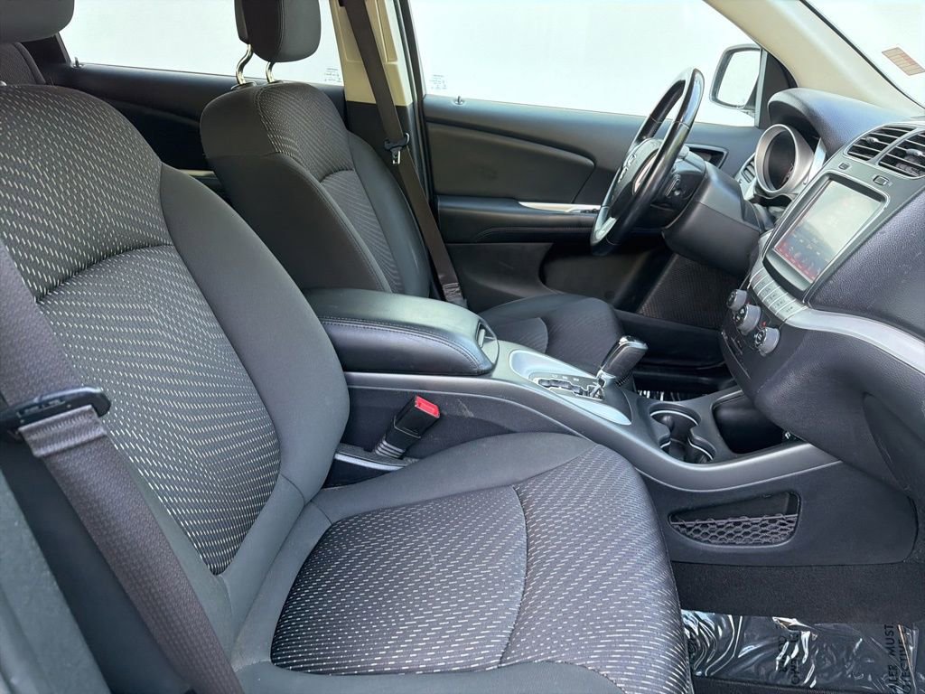 Used 2019 Dodge Journey SE FWD image 27