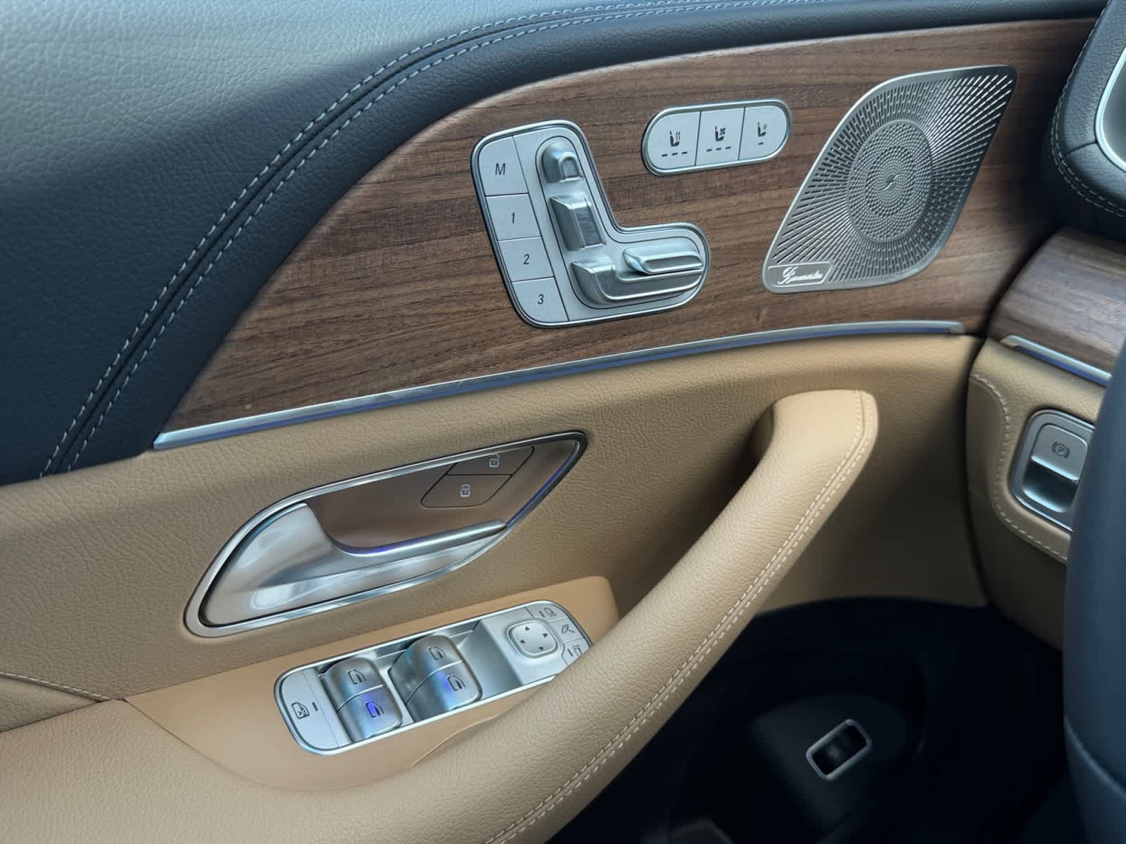Used 2014 Mercedes-Benz E 350 4MATIC Sedan image 21