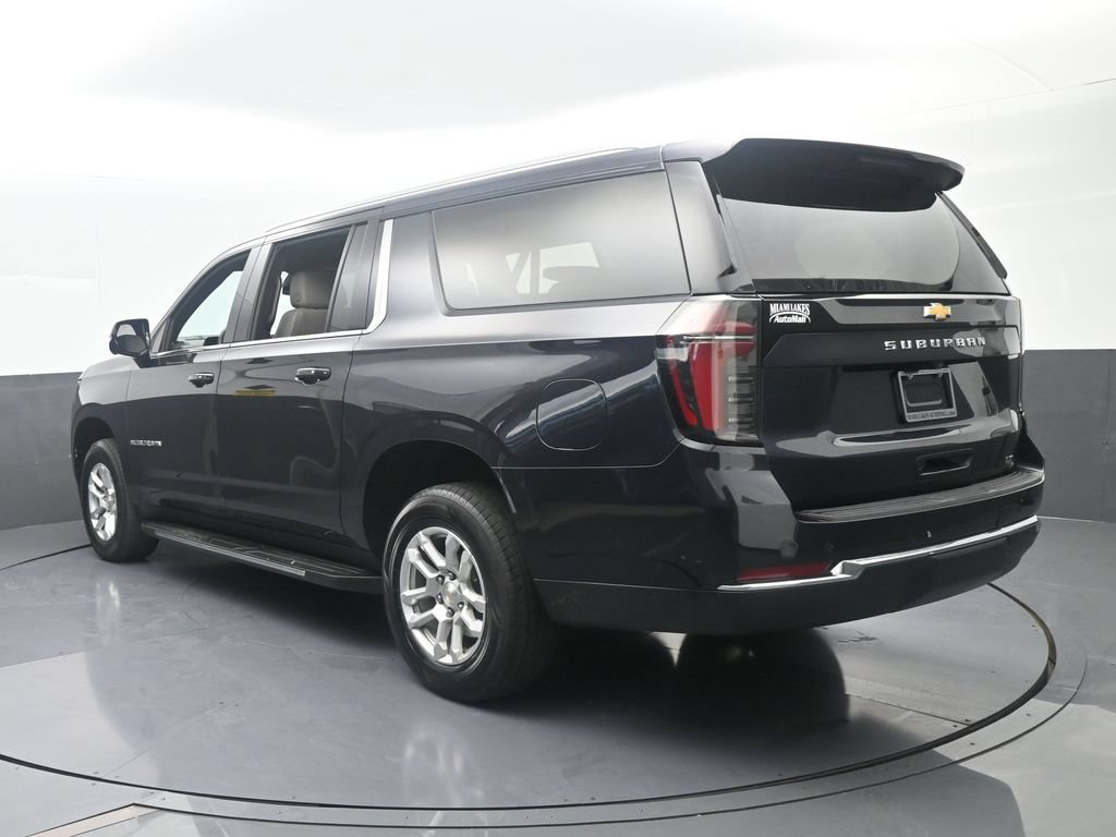 Used 2025 Chevrolet Suburban LT RWD image 4