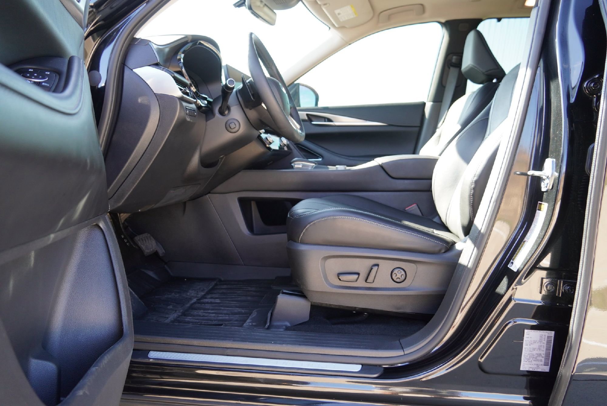 Certified 2025 INFINITI QX60 Luxe image 25