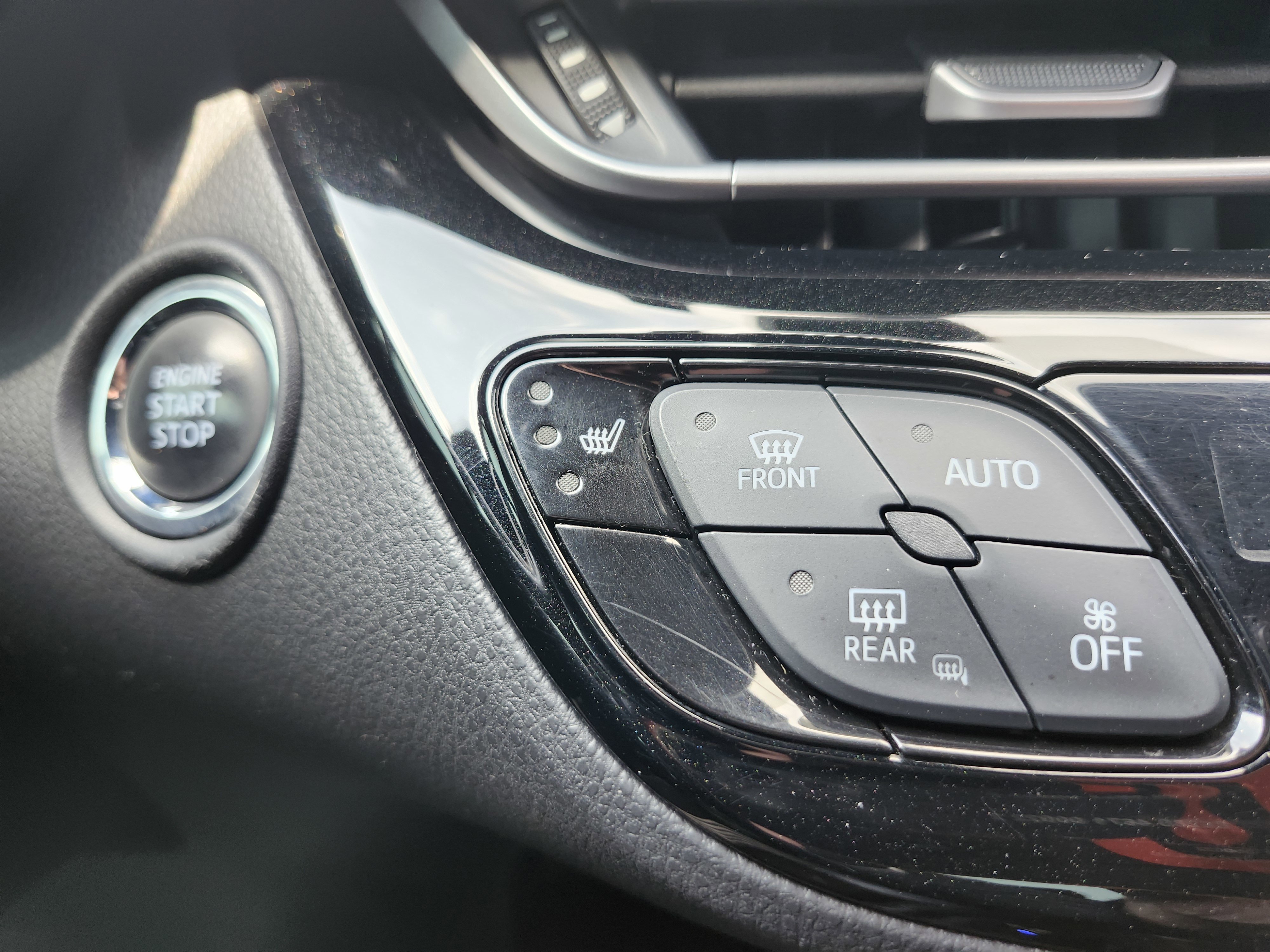 Used 2018 Toyota C-HR XLE image 8