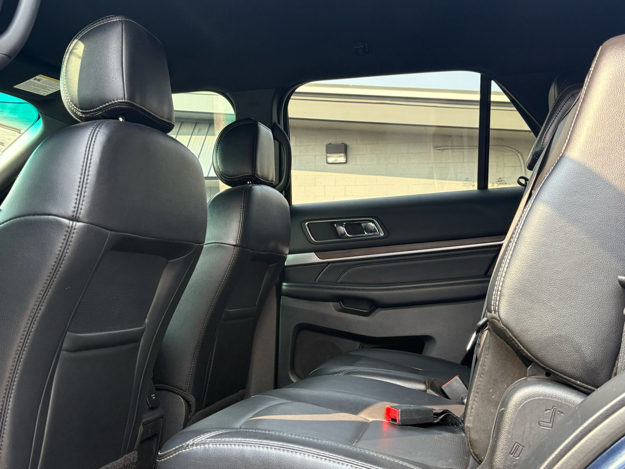 Used 2017 Ford Explorer Limited image 31