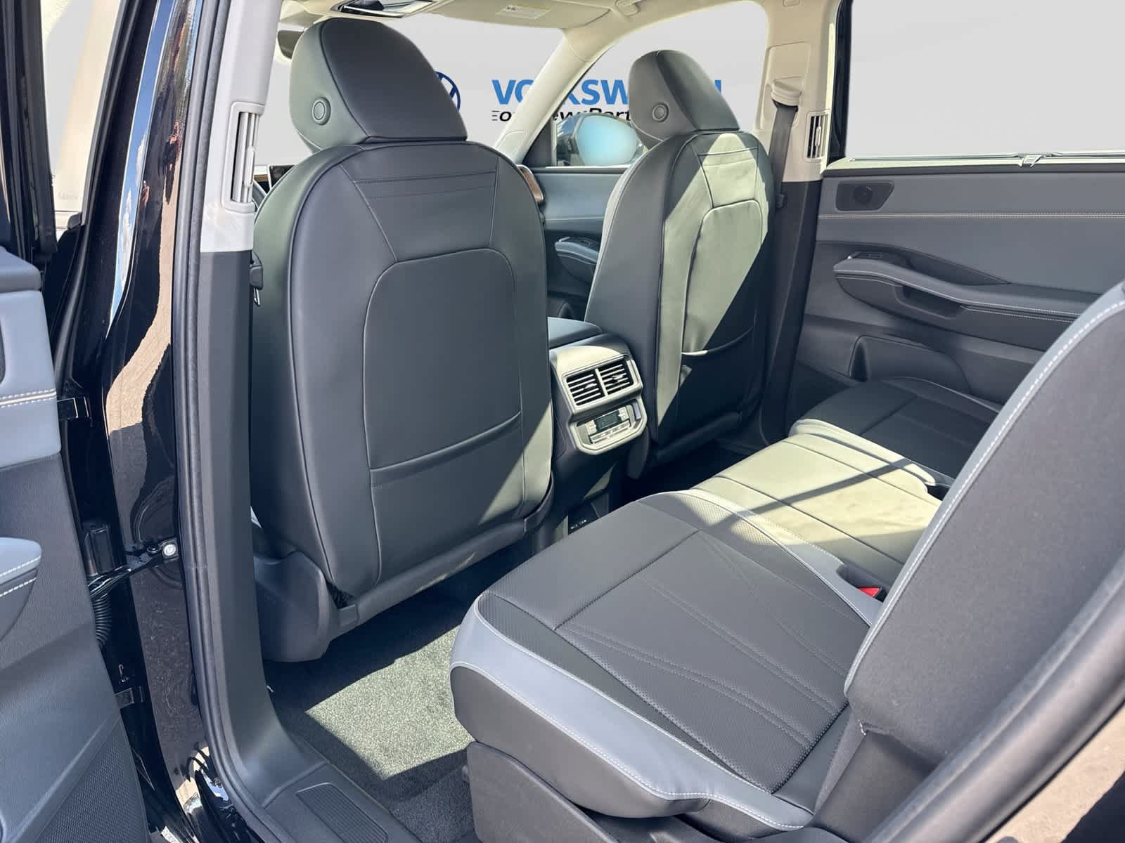 New 2027 Volkswagen Atlas SE FWD image 24