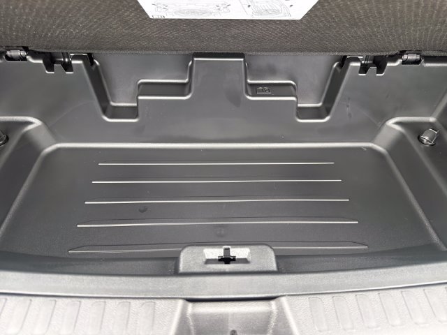 New 2027 Chevrolet Traverse LT w/ Driver Confidence Package FWD image 9