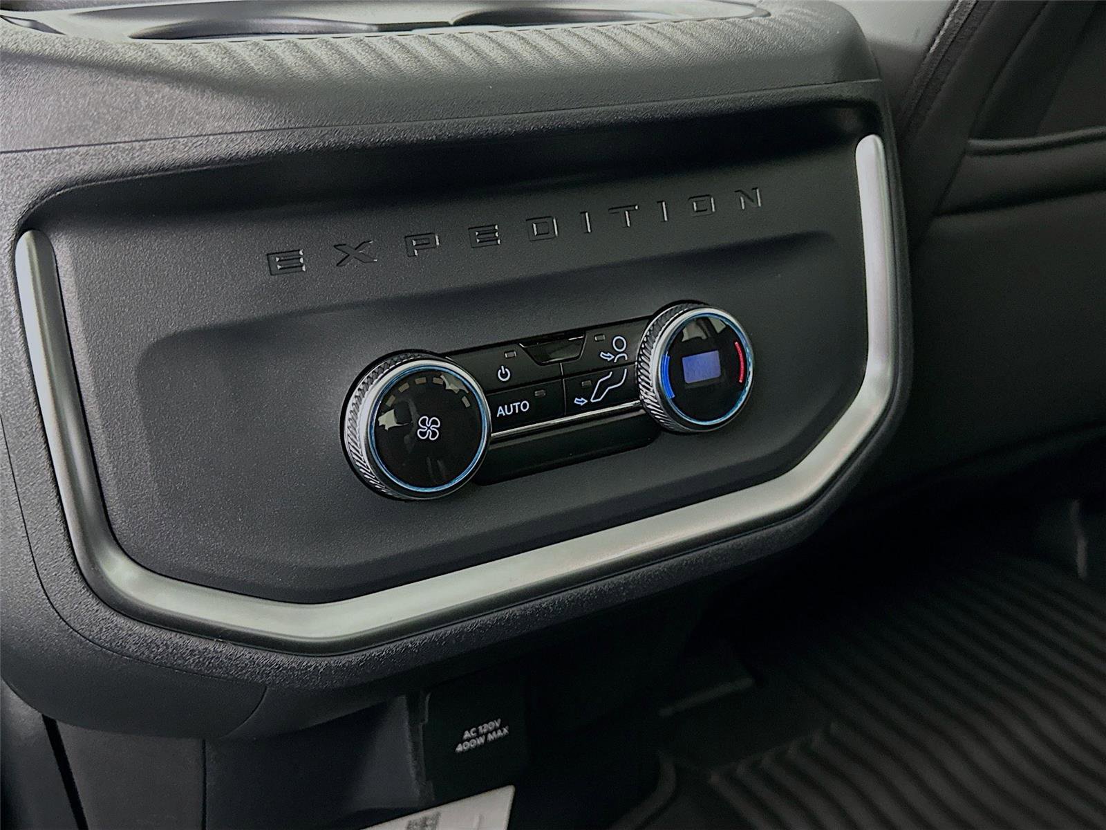New 2026 Ford Expedition Active image 26
