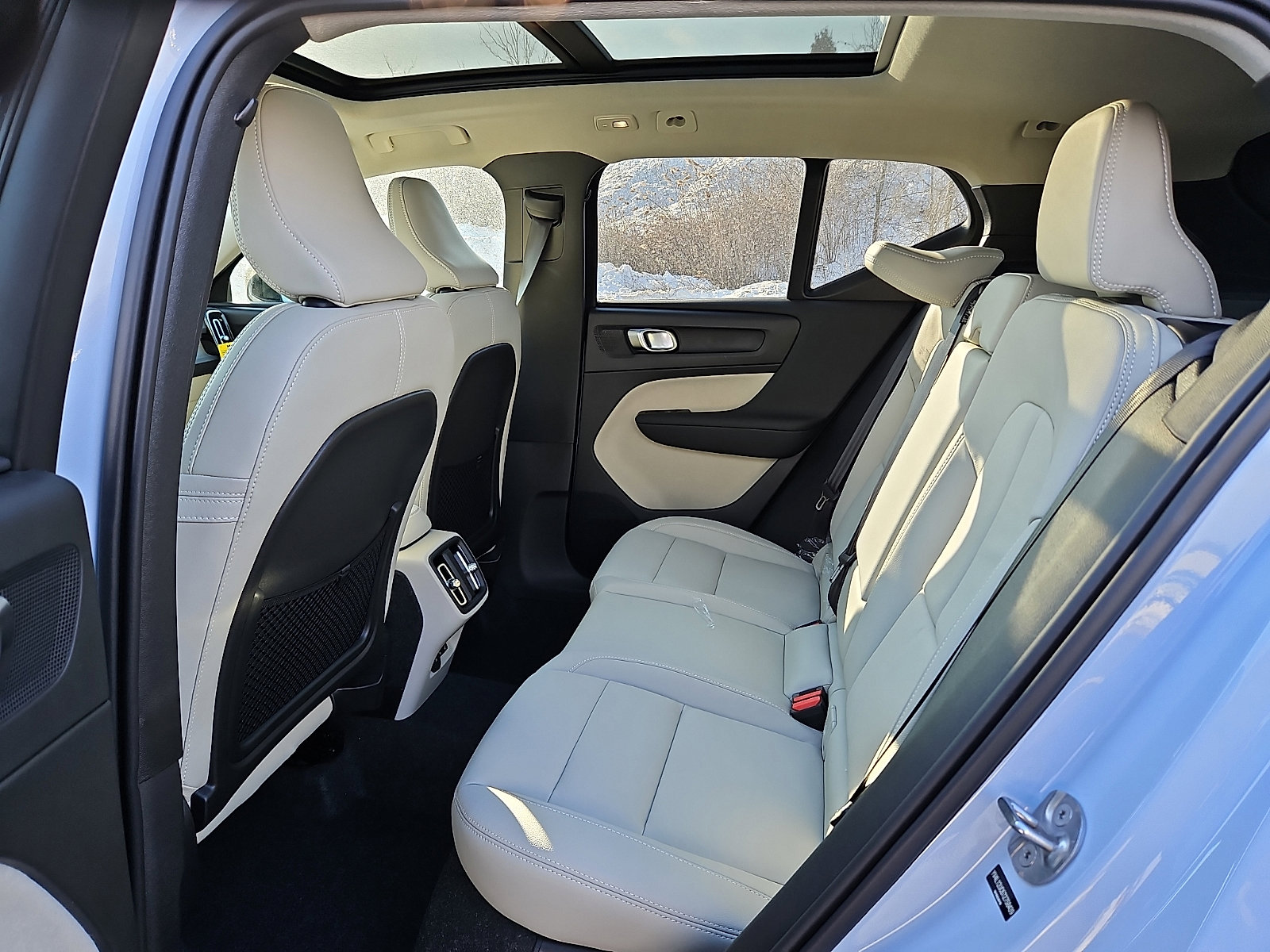 New 2026 Volvo XC40 B5 Plus w/ Protection Package Premier AWD/4WD image 8