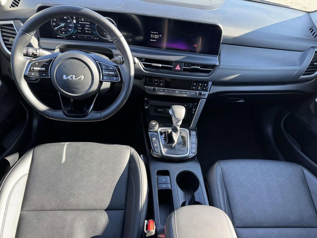 Used 2025 Kia Seltos SX image 11