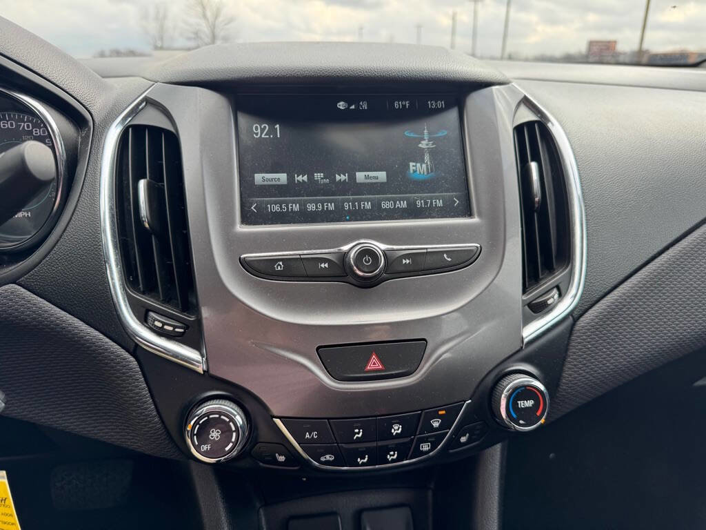 Used 2018 Chevrolet Cruze LT image 17